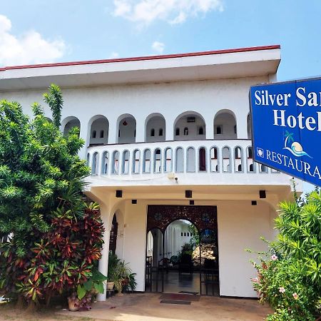 Hotel Silver Sands Negombo Buitenkant foto