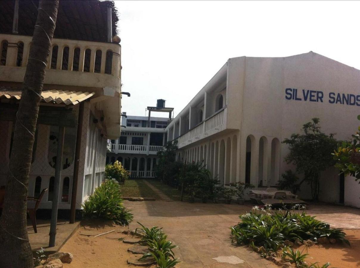 Hotel Silver Sands Negombo Buitenkant foto