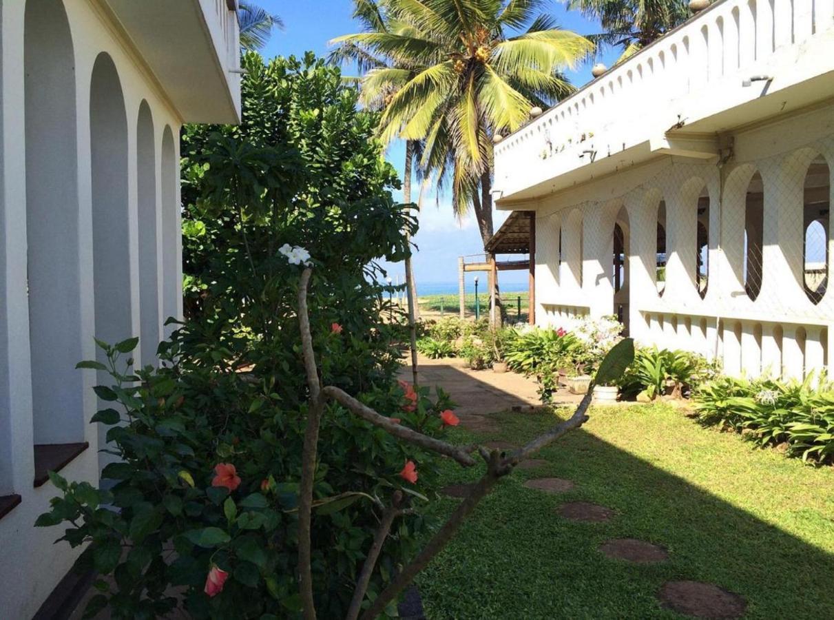 Hotel Silver Sands Negombo Buitenkant foto