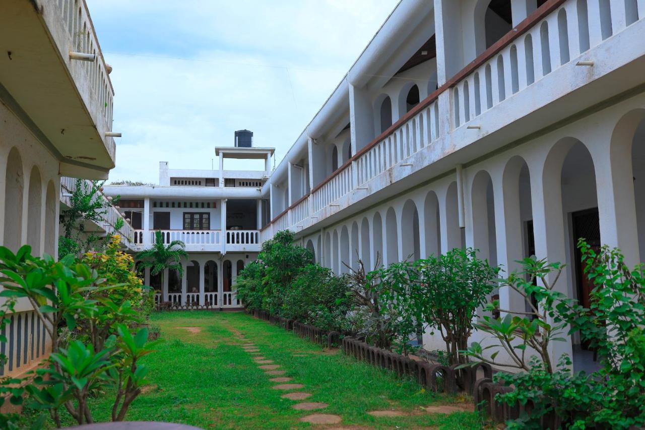 Hotel Silver Sands Negombo Buitenkant foto