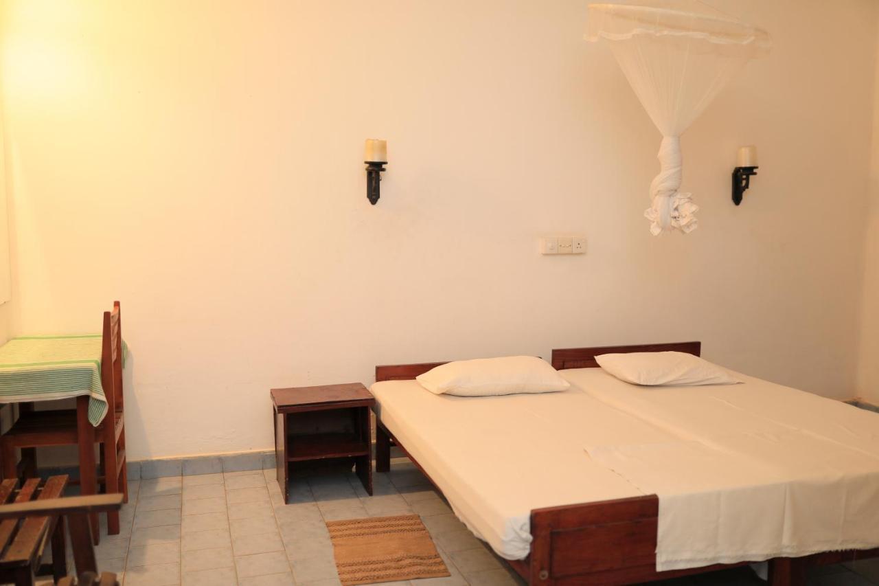 Hotel Silver Sands Negombo Buitenkant foto