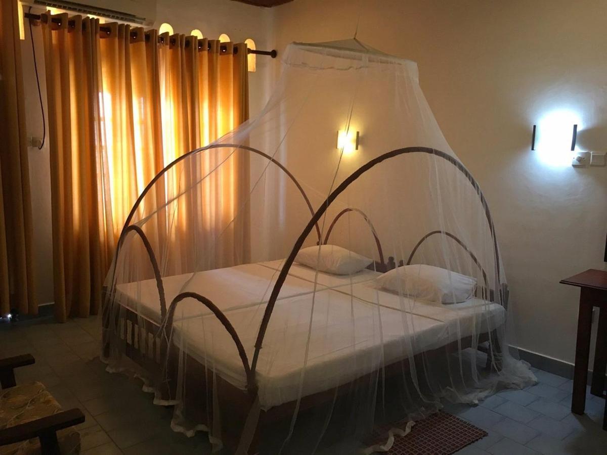 Hotel Silver Sands Negombo Buitenkant foto