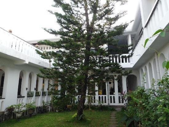 Hotel Silver Sands Negombo Buitenkant foto